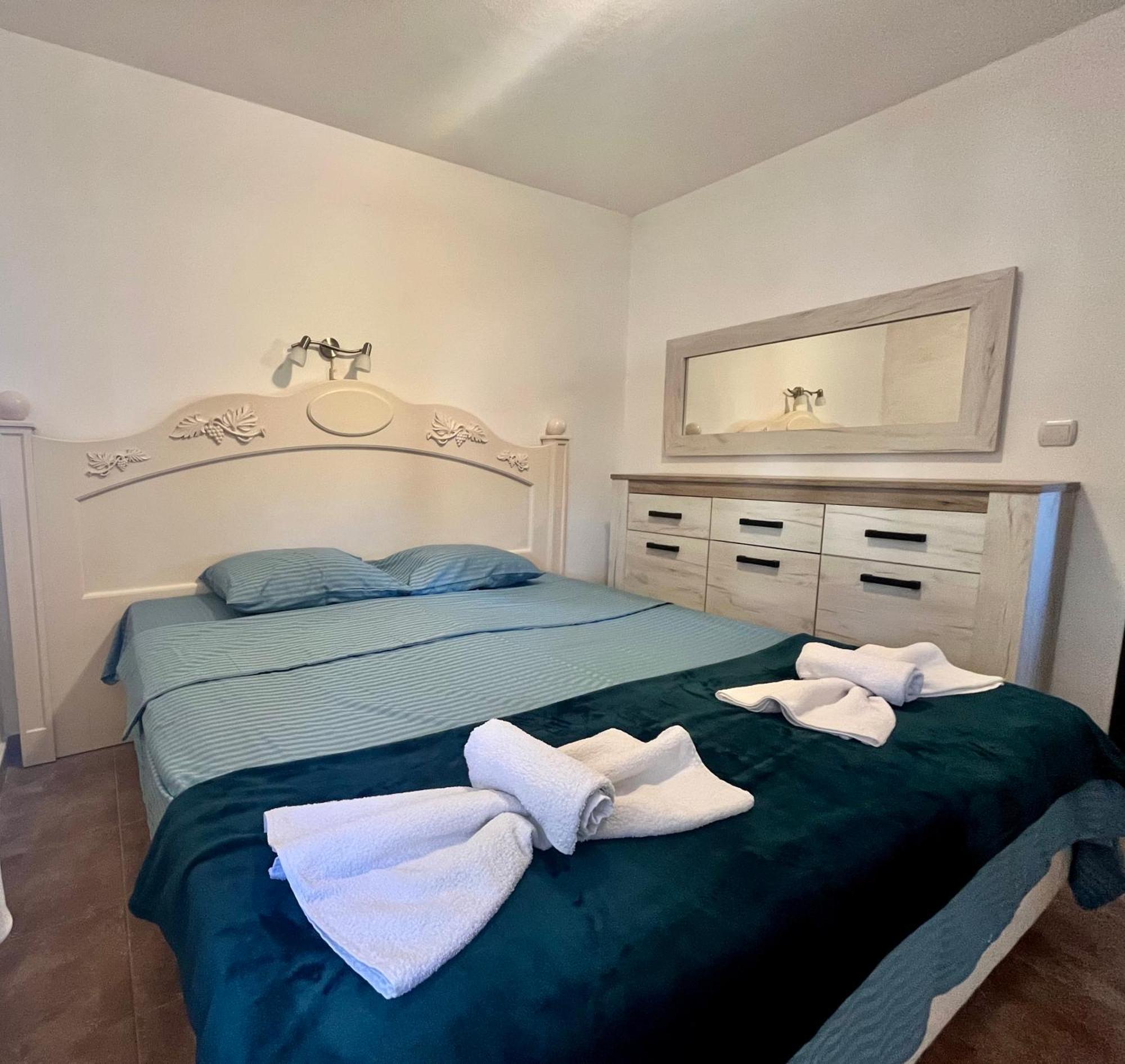 Apartments Obradovic Красичи Экстерьер фото